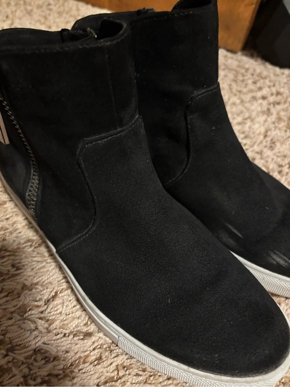 Women’s Black faux Suede Casual Zip-Front Ankle Sneakers